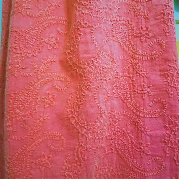 Top. Sleeveless. Coral Embroidered. Luna Moon Brand. Size Medium. - Picture 5 of 8